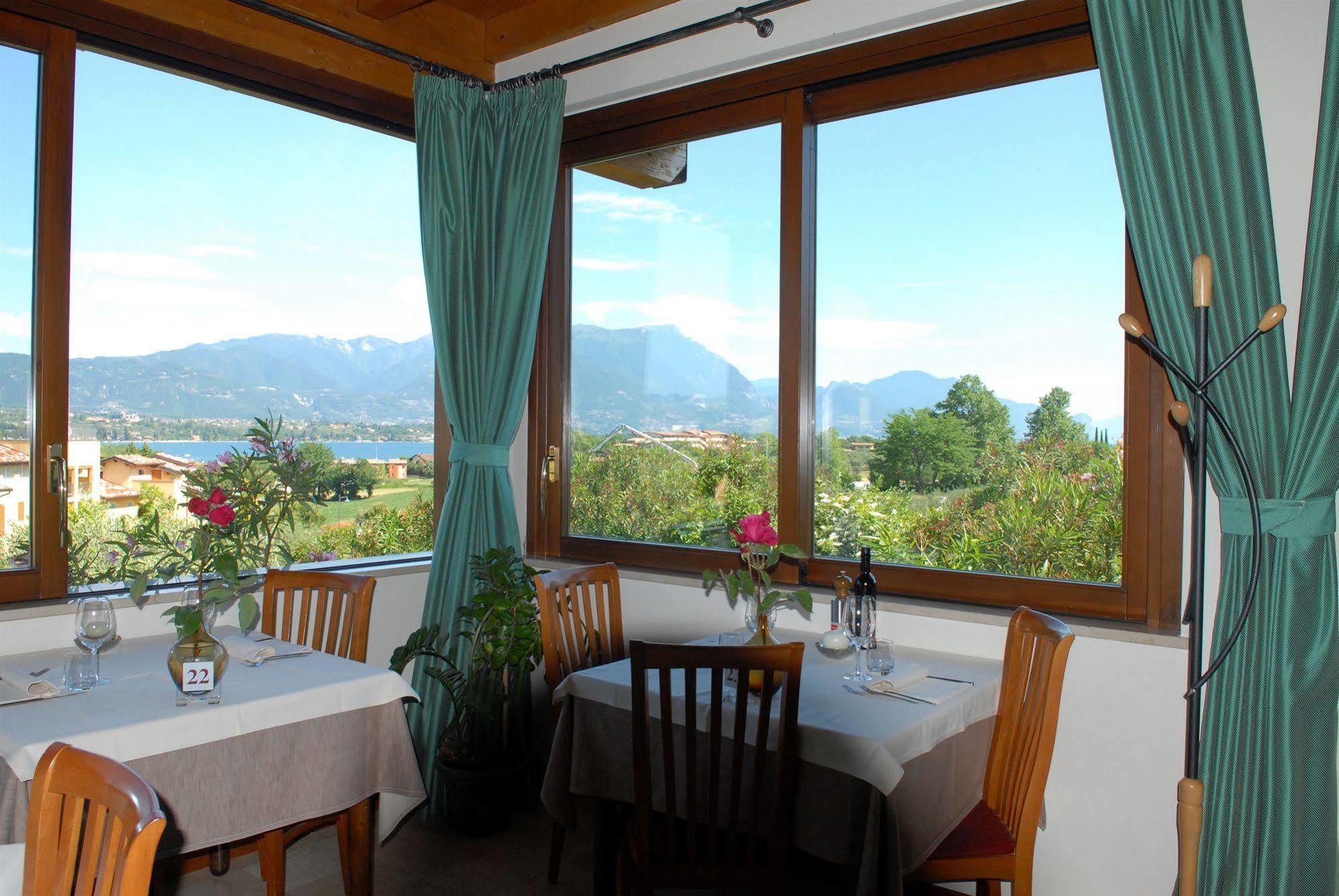 Locanda Da Vittorio Манерба-дель-Гарда Экстерьер фото